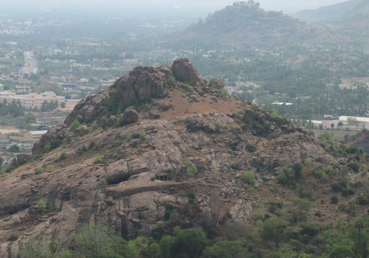 Explore Oothumalai – Siddhar Peedam: A Serene Pilgrimage Spot in Tamil Nadu gallery image 1