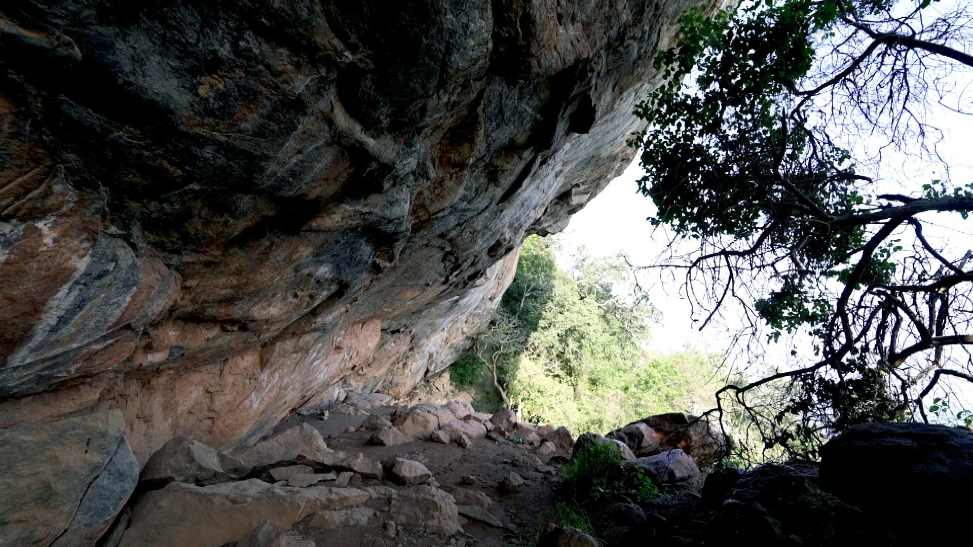 Karikaiyur to Porivarai Rock Painting Trek