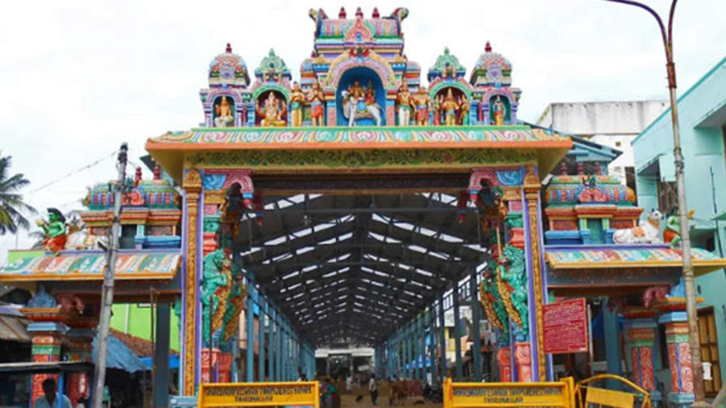 Saneeswaran Temple at Tirunallar