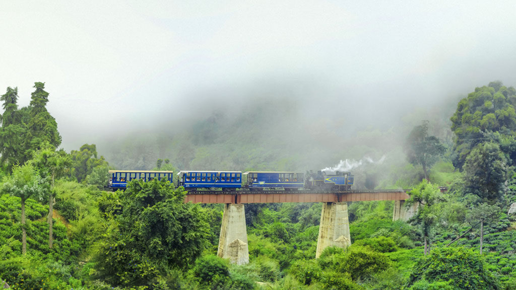 A spectacular view of the Nilgiri Mountain Train crossing through a bridge.