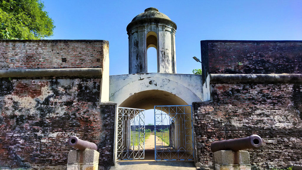 Sadras Fort situated in Kalpakkam near Mahabalipuram in the state of Tamilnadu.