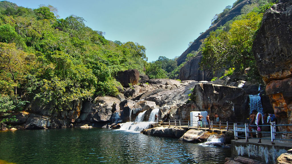 Manimuthar waterfalls in Manjolai