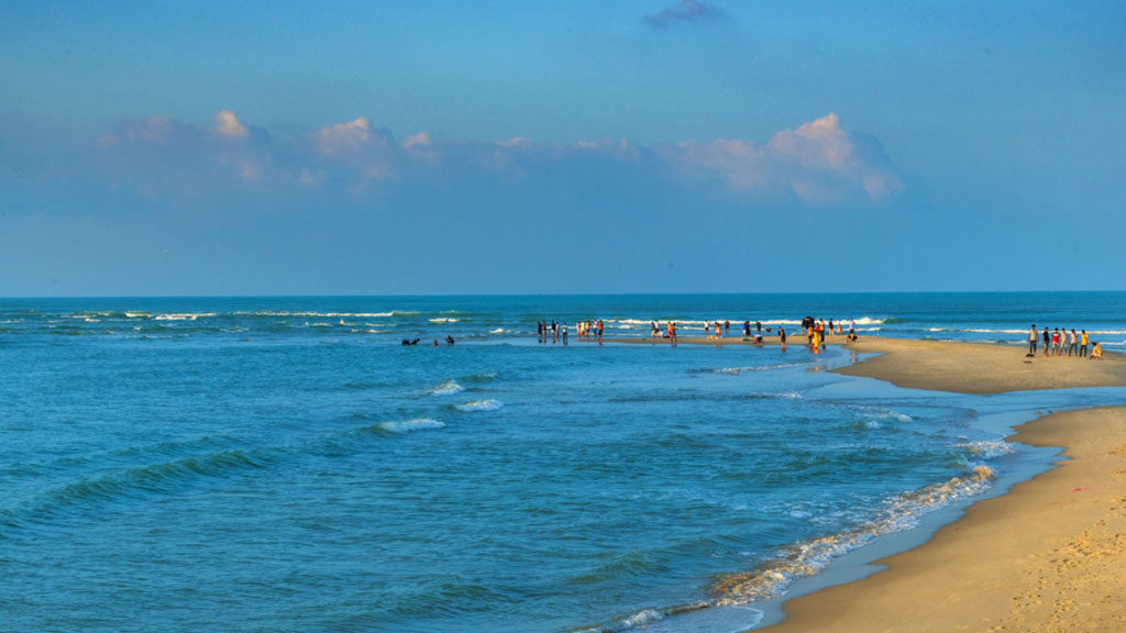 A serene view of Dhanushkodi beach