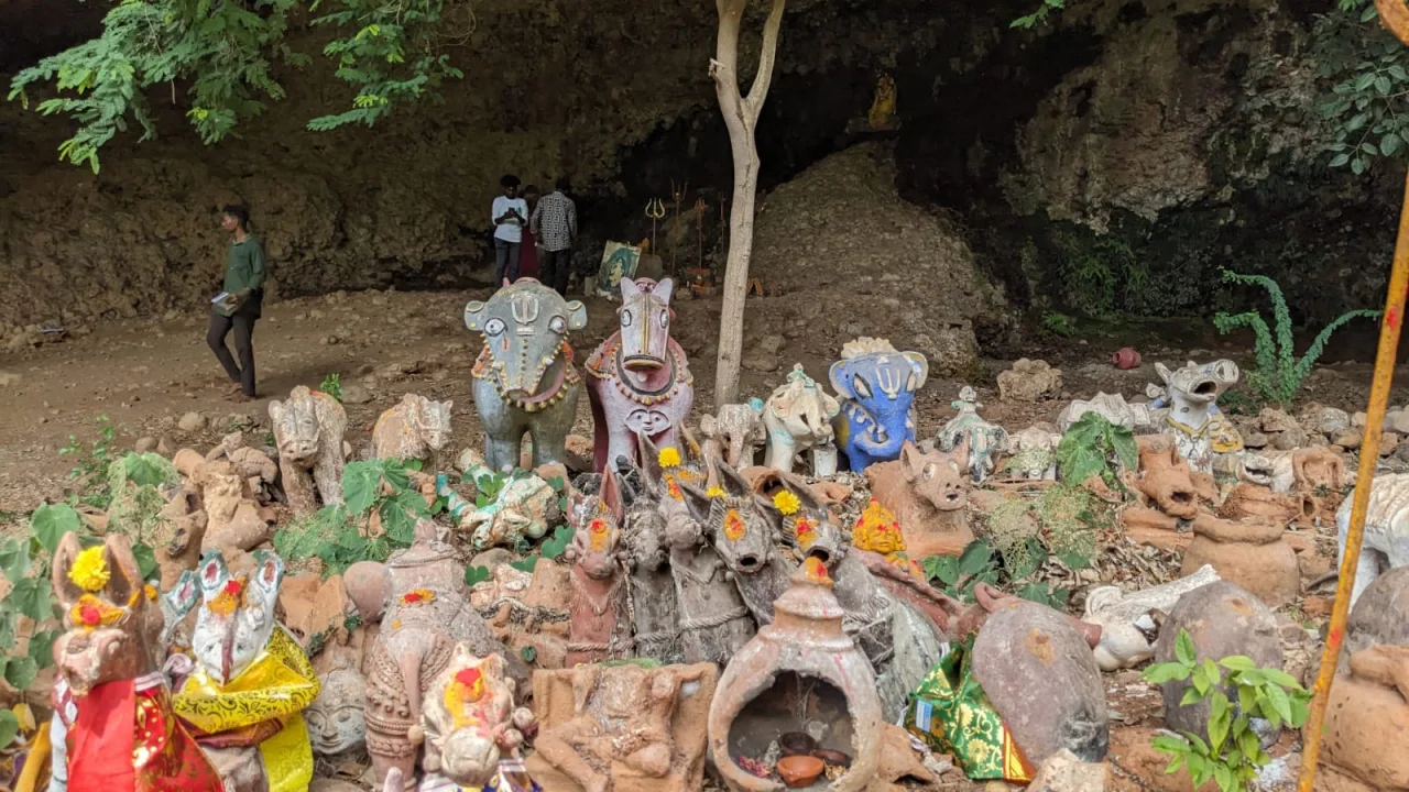 Gudiyam Caves Trek image 3